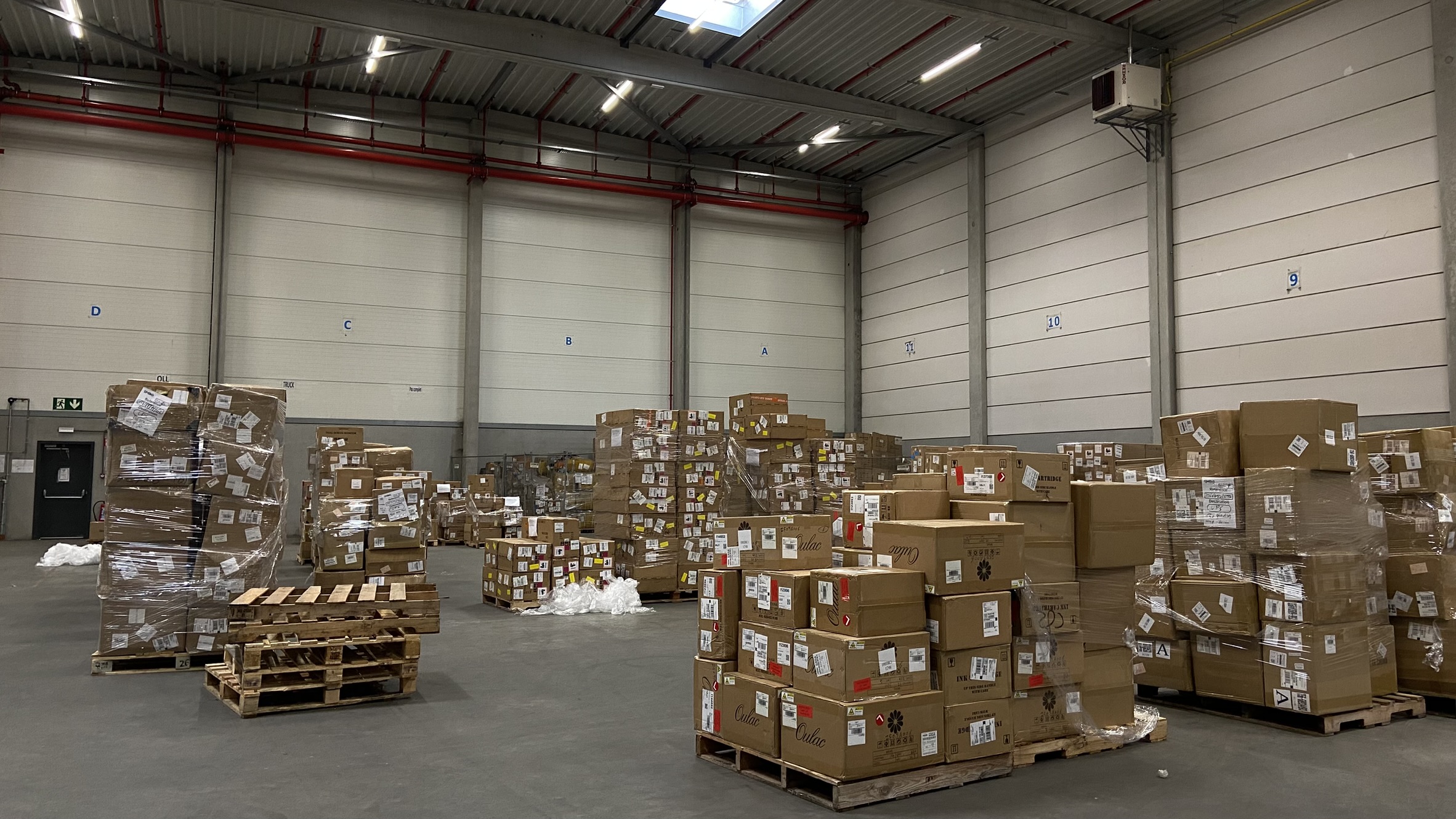 e-commerce parcels in a customs warehouse in Liège airport