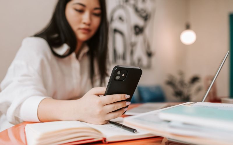 reading on phone