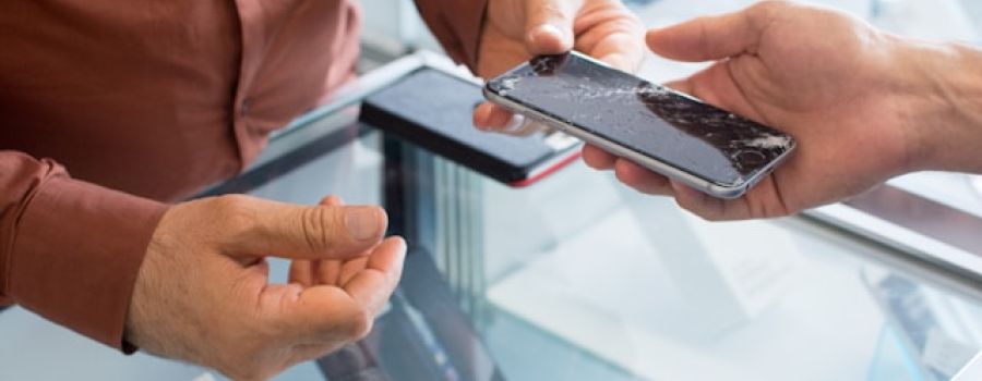 In shop, showing a broken smartphone screen